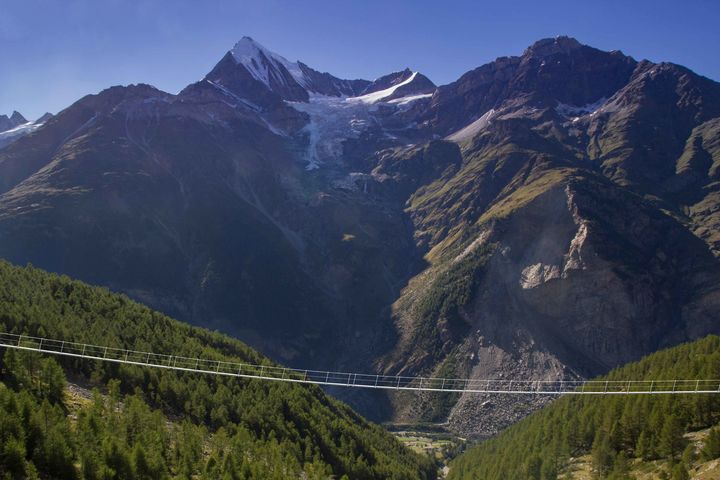La Suisse inaugure le pont piéton suspendu le plus long du monde